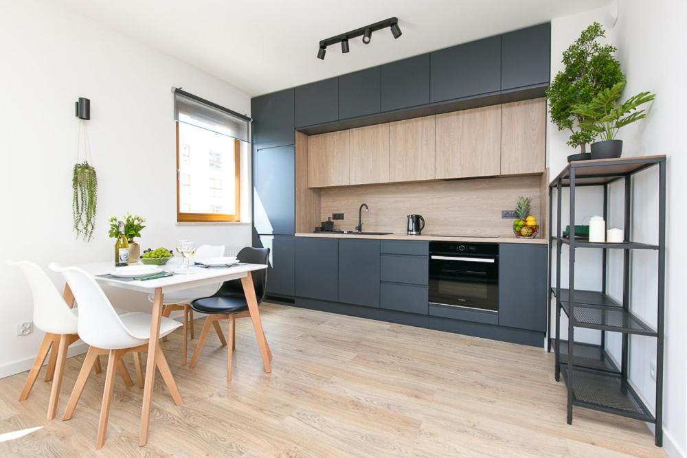 Apartament Black Zajezdnia Wrzeszcz Lägenhet Gdańsk Exteriör bild