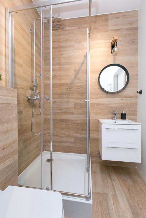 Apartament Black Zajezdnia Wrzeszcz Lägenhet Gdańsk Exteriör bild