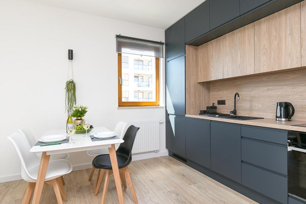 Apartament Black Zajezdnia Wrzeszcz Lägenhet Gdańsk Exteriör bild
